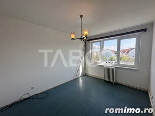 Apartament decomandat 65 mpu 3 camere pivnita balcon Siretului