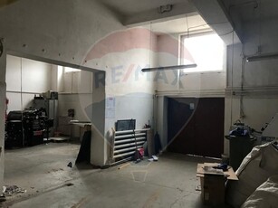 Spatiu comercial 190 mp inchiriere in Depozit, Arad, Intim