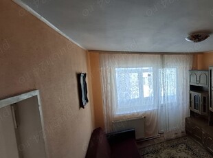 Vand apartament cu 3 camere in centru OFERTA