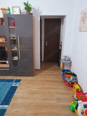 Vând apartament etaj 3 .