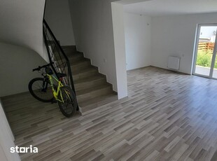 Apartament 3 camere semidecomandat, Craiovița Nouă