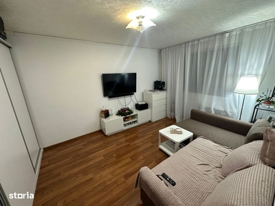 Vând apartament 3 camere si 2 bai preț 77.000 euro