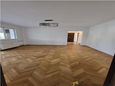 Apartament 3 camere de vanzare Lujerului