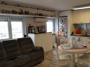 Apartament 3 camere 70 mp Centru Sf. Lazar Palas.