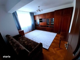 Apartament 3 camere de vanzare