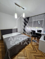 Apartament cu 3 camere decomandat centrala proprie Gh. La...