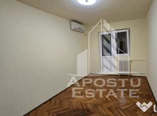 Apartament cu 3 camere, etaj intermediar, zona Dacia