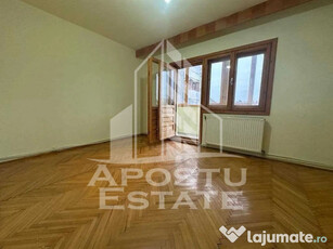 Apartament cu 3 camere, etajul 1, zona Sagului