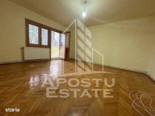 Apartament cu 3 camere, etajul 1, zona Sagului