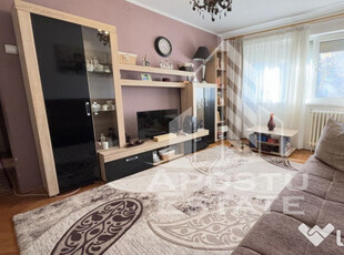 Apartament cu 4 cam, etaj intermediar zona Stadion-Comple...