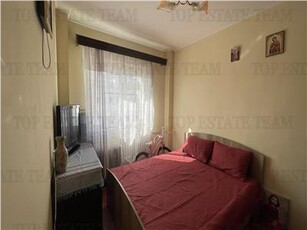 Apartament cu 4 camere cu loc de parcare de vanzare in zona Unirii