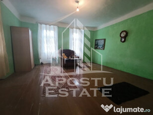 Casa 4 camere + anexe si teren 2788 mp cu livada, Comlosu...