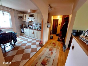 De vanzare apartament 3 camere,B-dul Pandurilor