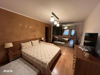 Inchiriem apartament cu 4 camere,Micro 17, parter, 120 mp, 700 euro/l