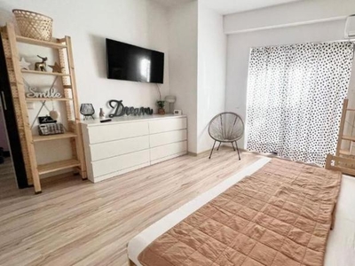 Apartament 3 camere/ centrala proprie/ metrou Teclu