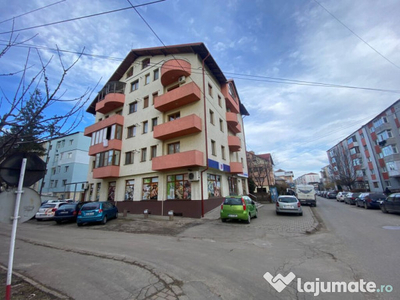 Apartament de -Mihai Viteazul (deasupra la UNICARM)