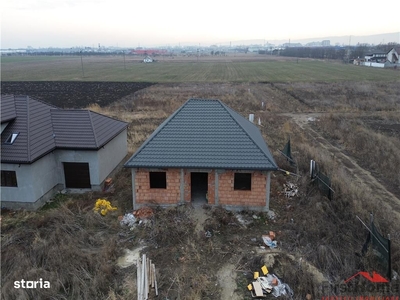 Casa de vanzare in stadiu de Rosu cu 600mp teren intravilan