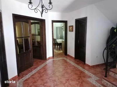 Apartament cu 3 camere, terasa de 25 mp, parcare, zona Razoare