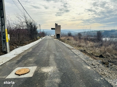 Teren 2000 mp cu o priveliste superba asupra lacului Ciurbesti