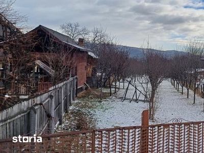 Teren intravilan , sat Poduri , Corbi