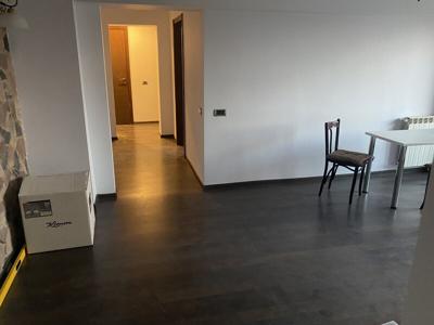 Inchiriere apartament 3 camere Panduri, bloc stradal, vedere pe fata