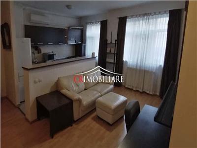 Apartament 2 camere,cu loc de paracre !