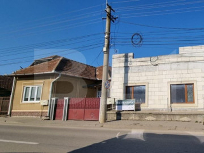 Casă la rosu, 5 camere, zona Centrală - Alba Iulia