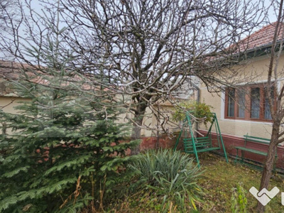 Casă individuala 3 camere, teren 2200 mp, garaj, terasa, pi