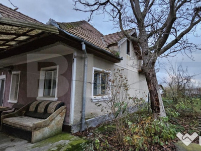 Casa cu 4 camere, 2 anexe, 831 mp teren, Bărăbanț