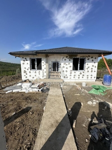 Casa de vanzare, 4 camere, in Valea Adanca