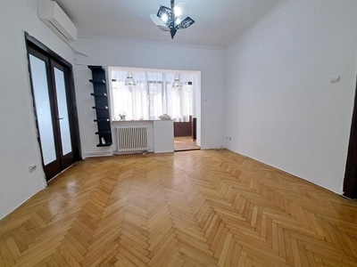 Inchiriere apartament 4 camere Calea Victoriei stradal, bl. consolidat