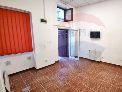 Spatiu comercial 18 mp inchiriere in Clădire birouri, Arad, Ultracentral