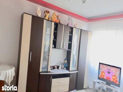 Apartament cu 3 camere in zona Brotacei