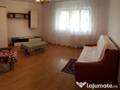 Apartament doua camere, deco, etaj 3 stradal, bucatarie mare