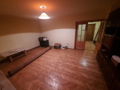 3 camere decomandat, zona Targu Cucu, bloc Tip Vila