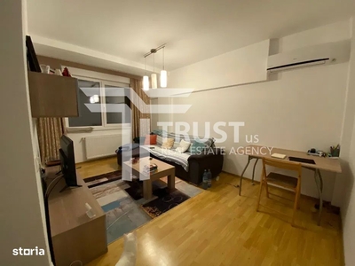 De închiriat apartament cu 3 camere, strada Traian