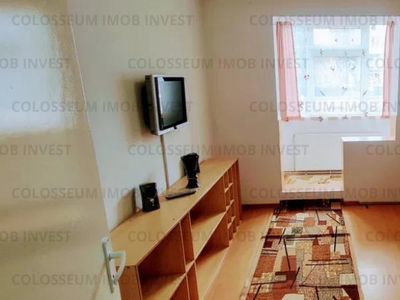 Apartament 3 camere semidecomandat - zona Calea Bucuresti