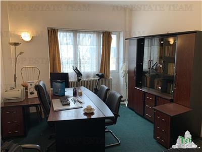 Apartament cu 3 camere de vanzare, Piata Romana