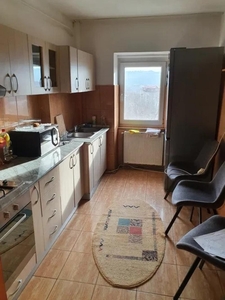 Apartament cu 3 camere, decomandat, etajul 6/8, zona Pacurari