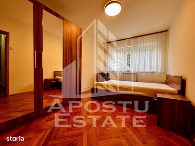 Apartament cu 3 camere, decomandat, in zona Sagului