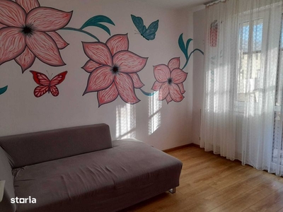 Apartament cu trei camere de inchiriat