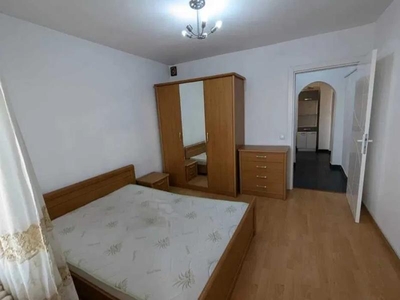 Apartament de 2 camere, decomandat, zona Podu Ros