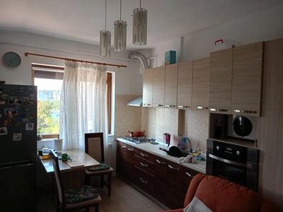 Apartament de inchiriat cu 3 camere- Zona Tatarasi