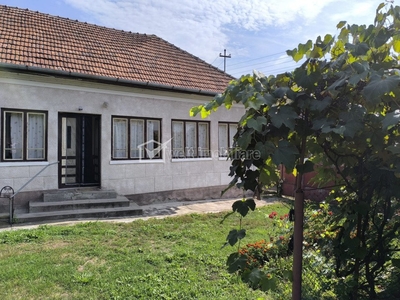 Casa 3 camere, 1398 mp teren, zona Manastirea Floresti