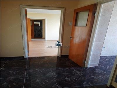 Vanzare Apartament 3 Camere Semidecomandat BerceniUioara