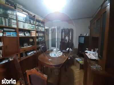 Apartament 3 camere în zona Central