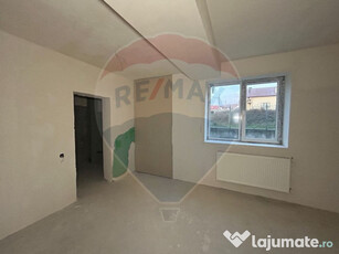 Apartament cu 3 camere de vânzare în Tautii Magheraus z...