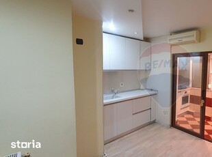 Apartament cu 3 camere de vânzare în zona Casa Sindicatelor