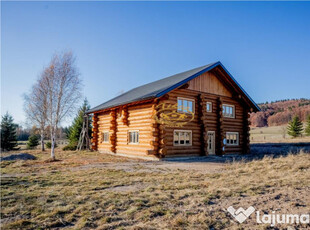 Casa din lemn rotund in Izvoru Muresului