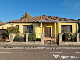 Casa de inchiriat, 3 dormitoare, in Santandrei, langa Oradea